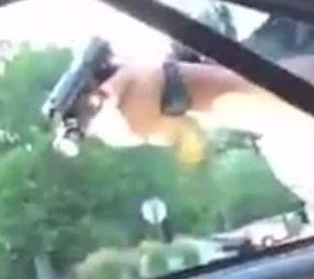 police pointing gun in philando castiles car