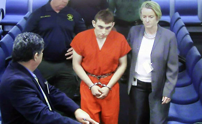nikolas cruz in hand cuffs
