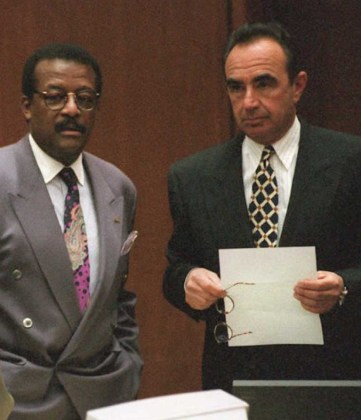 O.J. Simpson (L), Johnnie Cochran Jr. (C) and Robe