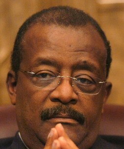 Johnnie Cochran Denounces Suffolk County District Attorney in Kenneth Walker Case